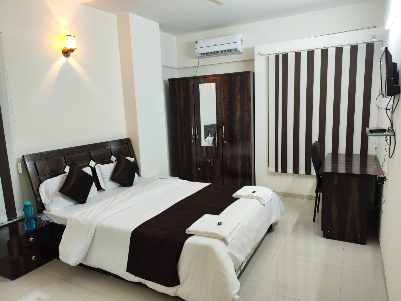 Contemporary 3 Bedroom Serviced Apartment