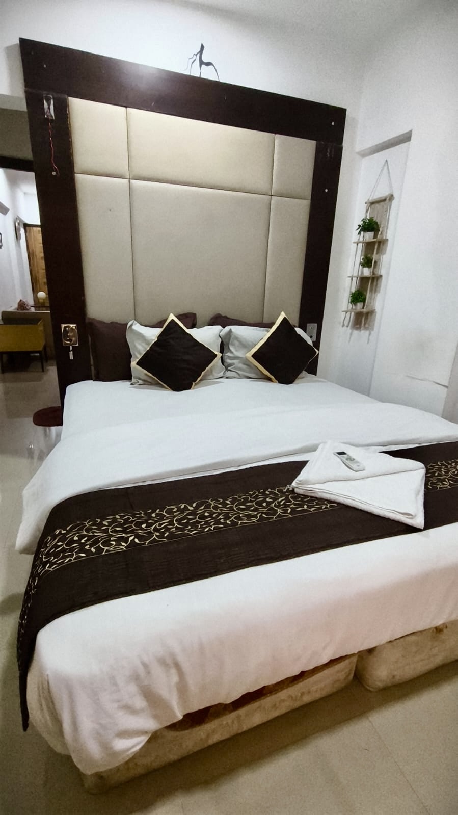 1 Bedroom Luxury Apartment in Santacruz West