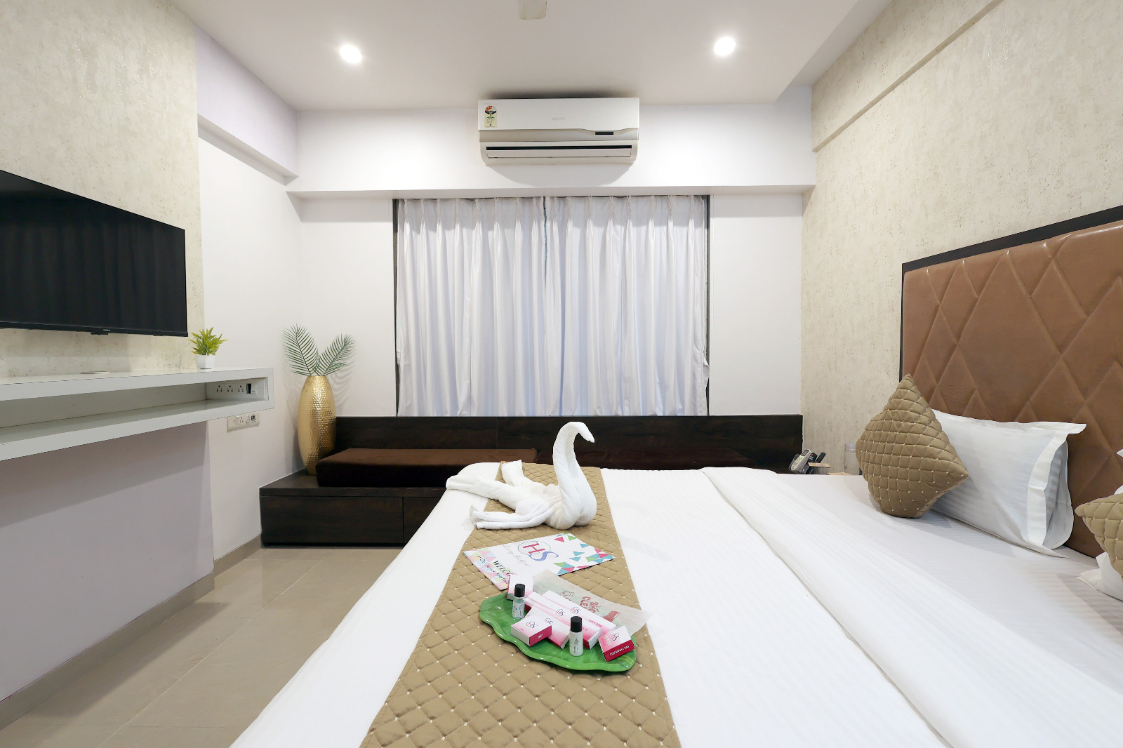 Deluxe 3 Bedroom Serviced Apartment near MIDC Andheri