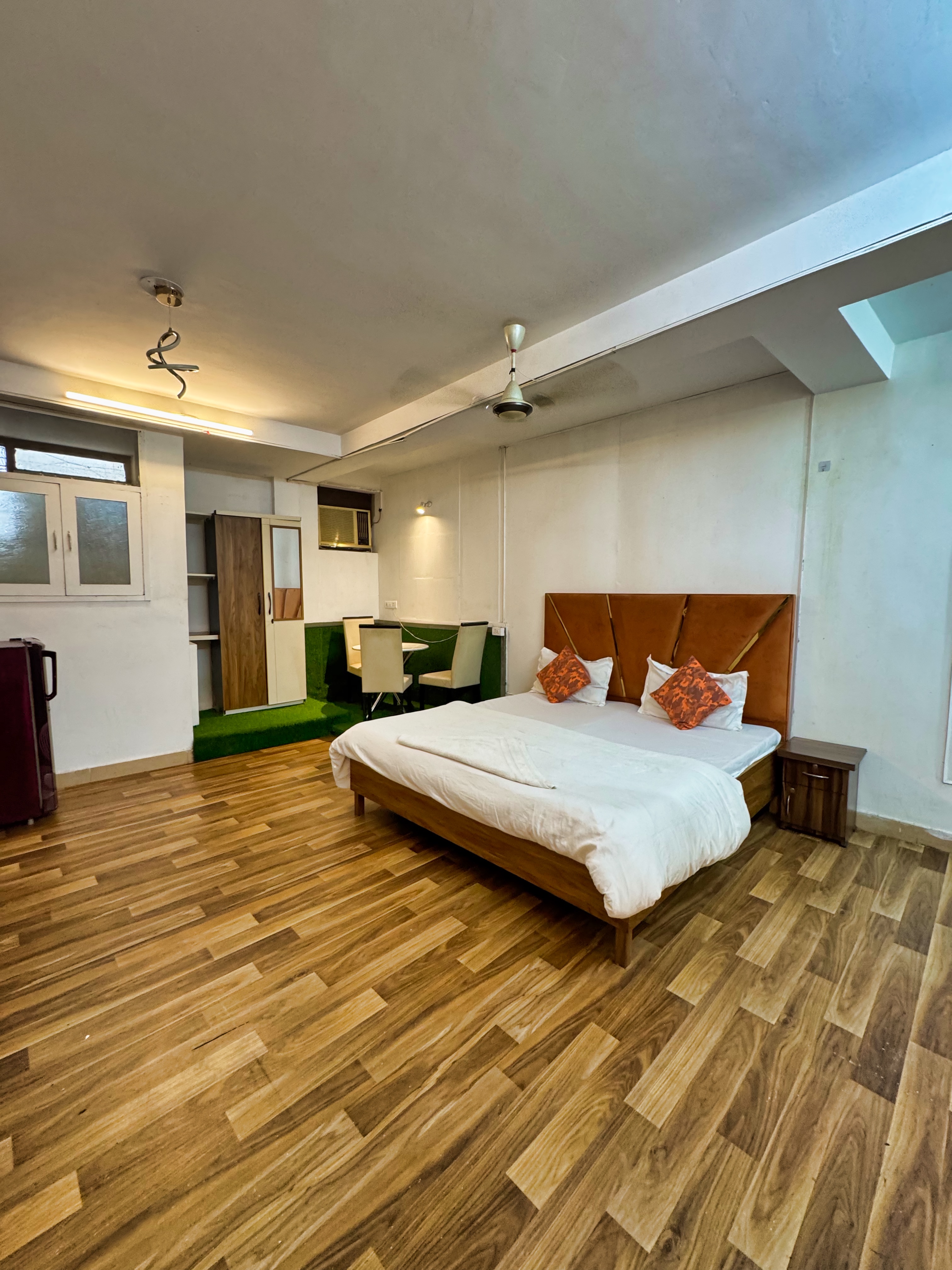 Classic Studio in Saket