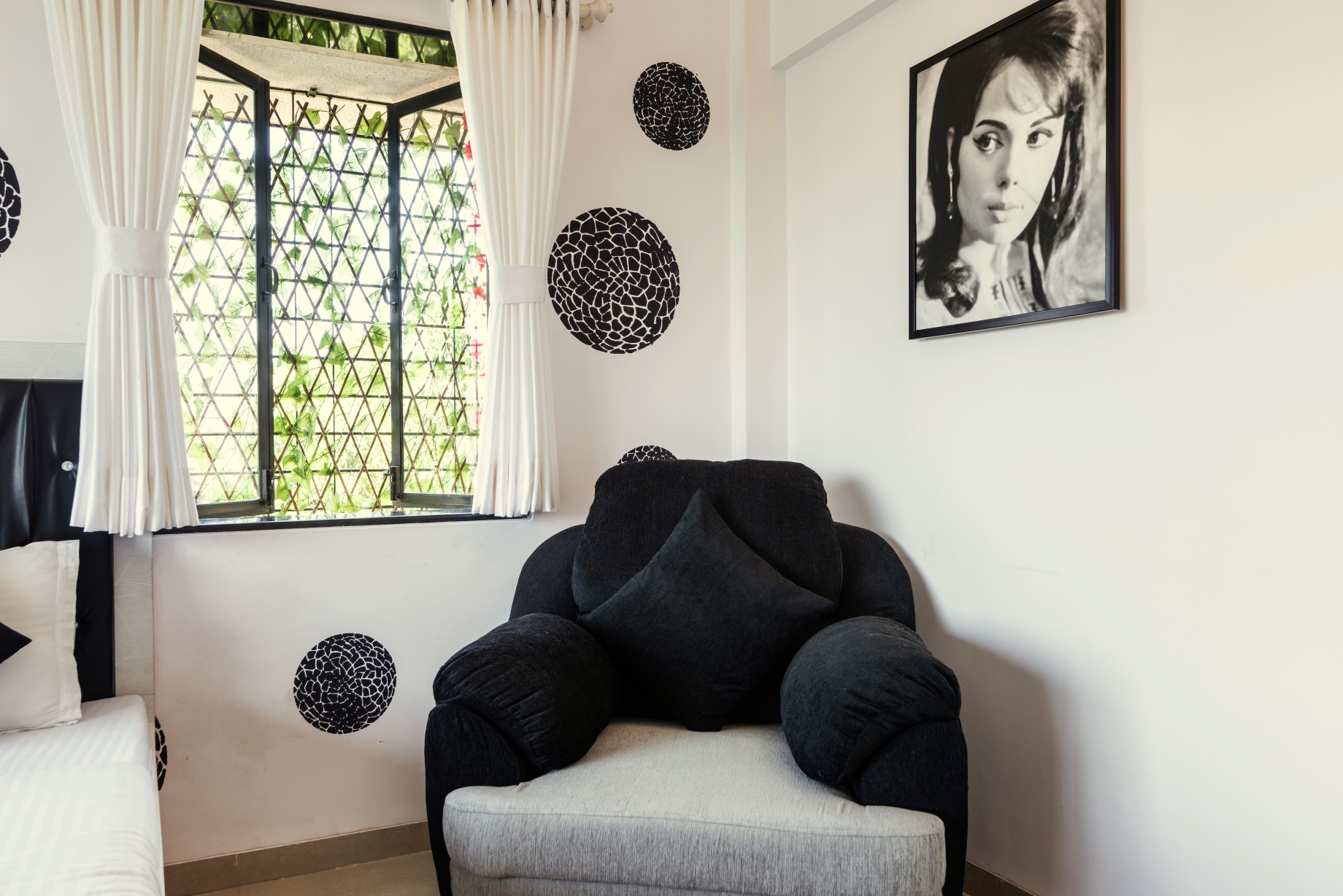 Homely 3 Bedroom Stay in Kandivali East