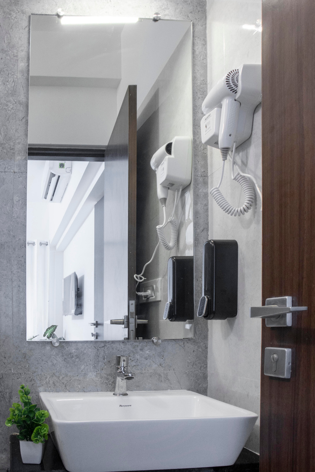 Royal 2 Bedroom Apartment in Malad East