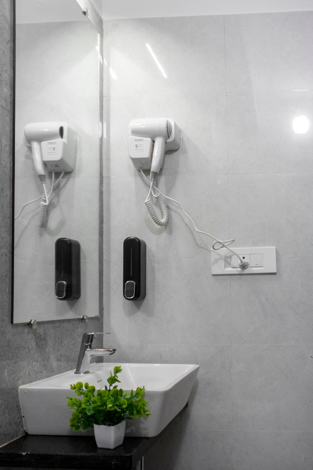 Royal 2 Bedroom Apartment in Malad East