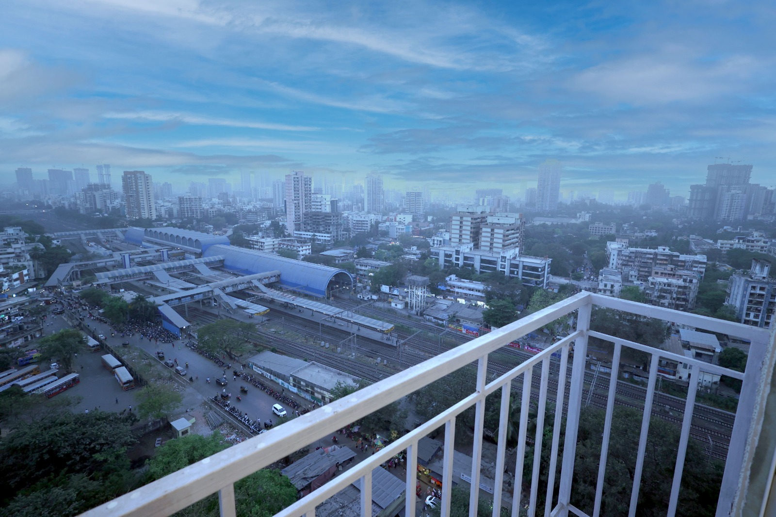 2 Bedroom Luxury Apartment near Goregaon Railway Station