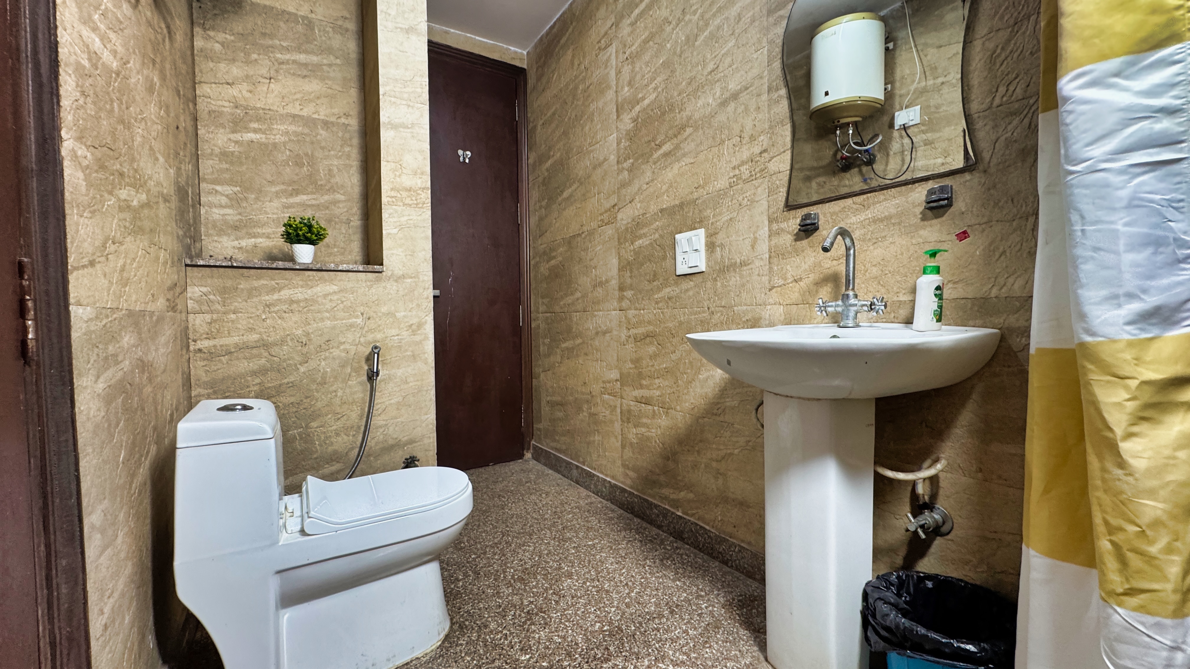 Spacious 2 BHK in Saket