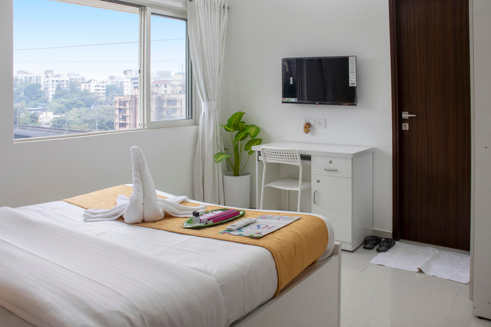 Royal 2 Bedroom Apartment in Malad East