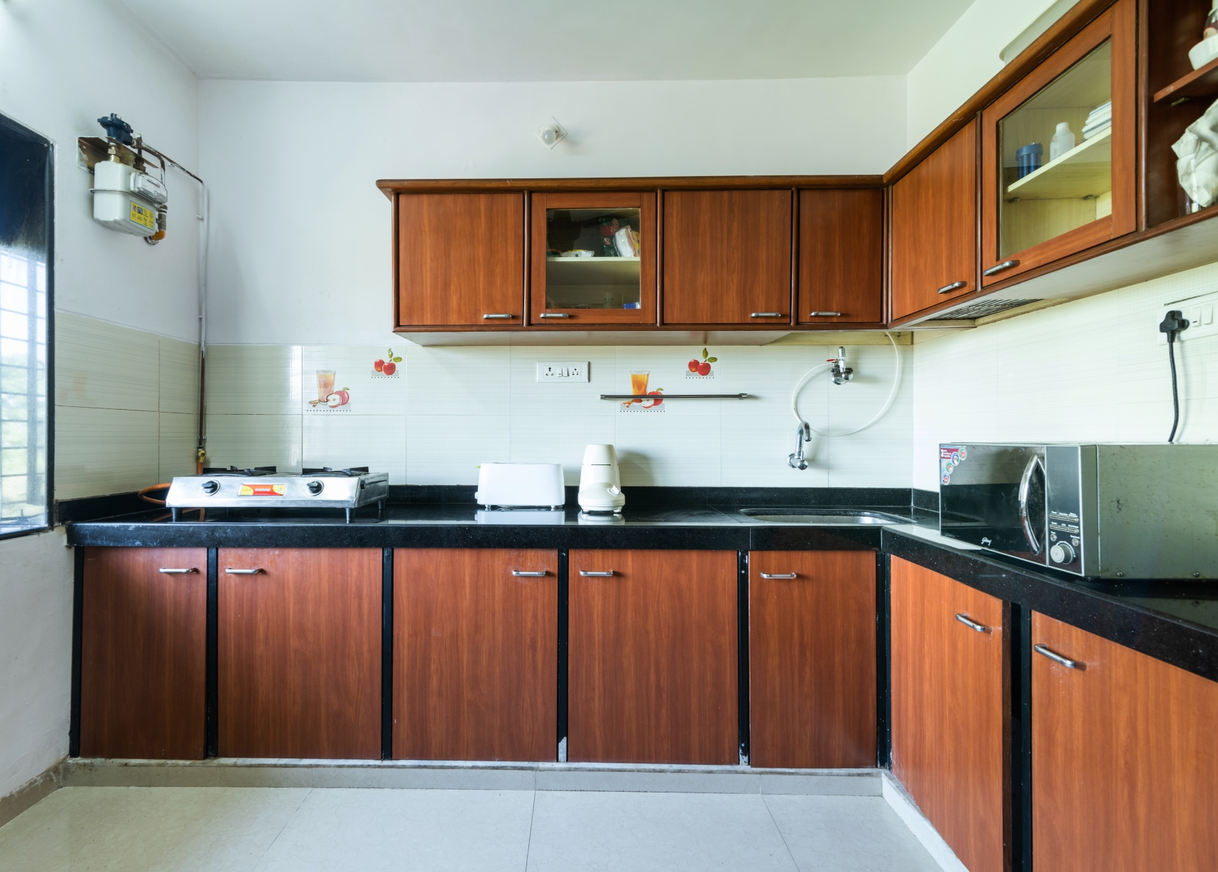 Homely 3 Bedroom Stay in Kandivali East