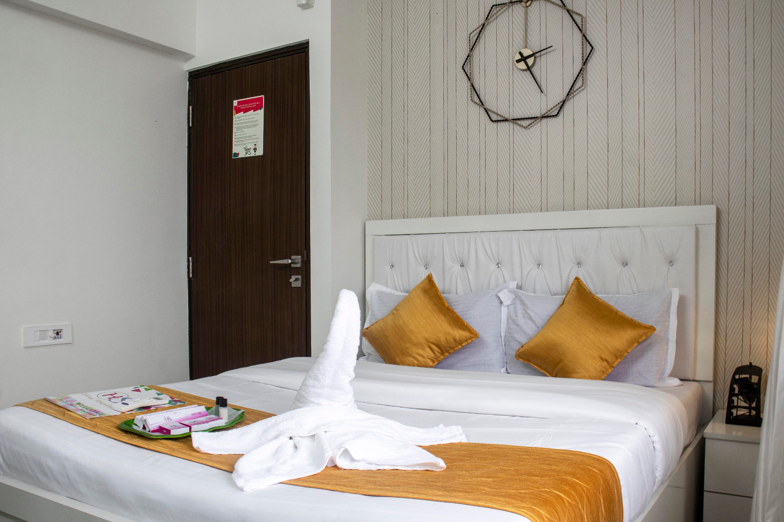 Royal 2 Bedroom Apartment in Malad East