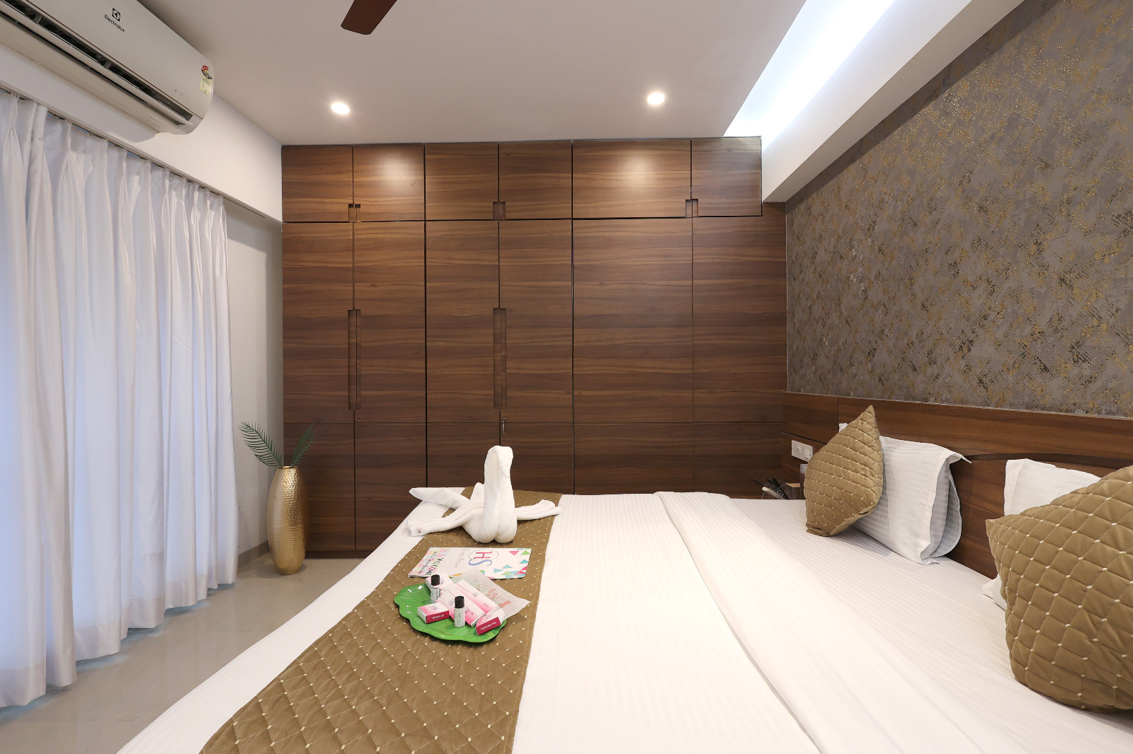Deluxe 3 Bedroom Serviced Apartment near MIDC Andheri