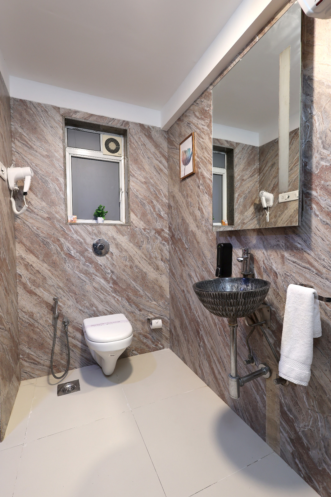 Deluxe 3 Bedroom Serviced Apartment near MIDC Andheri