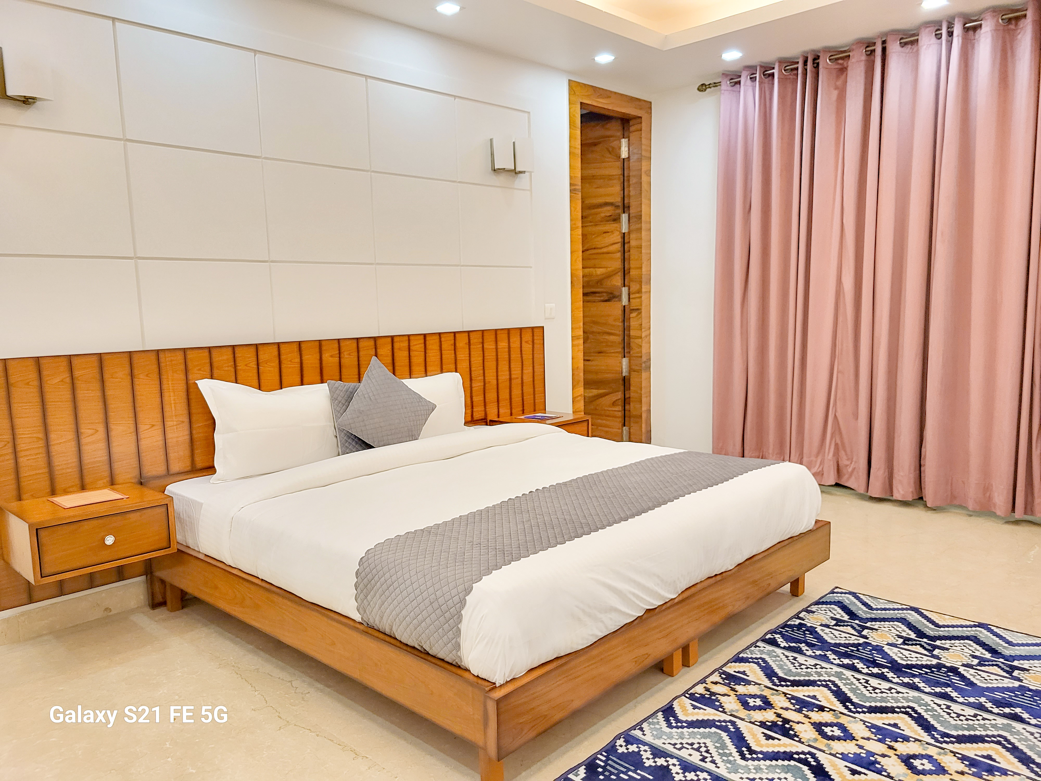 Premium 4 Bedroom Apartment in DLF Phase 1