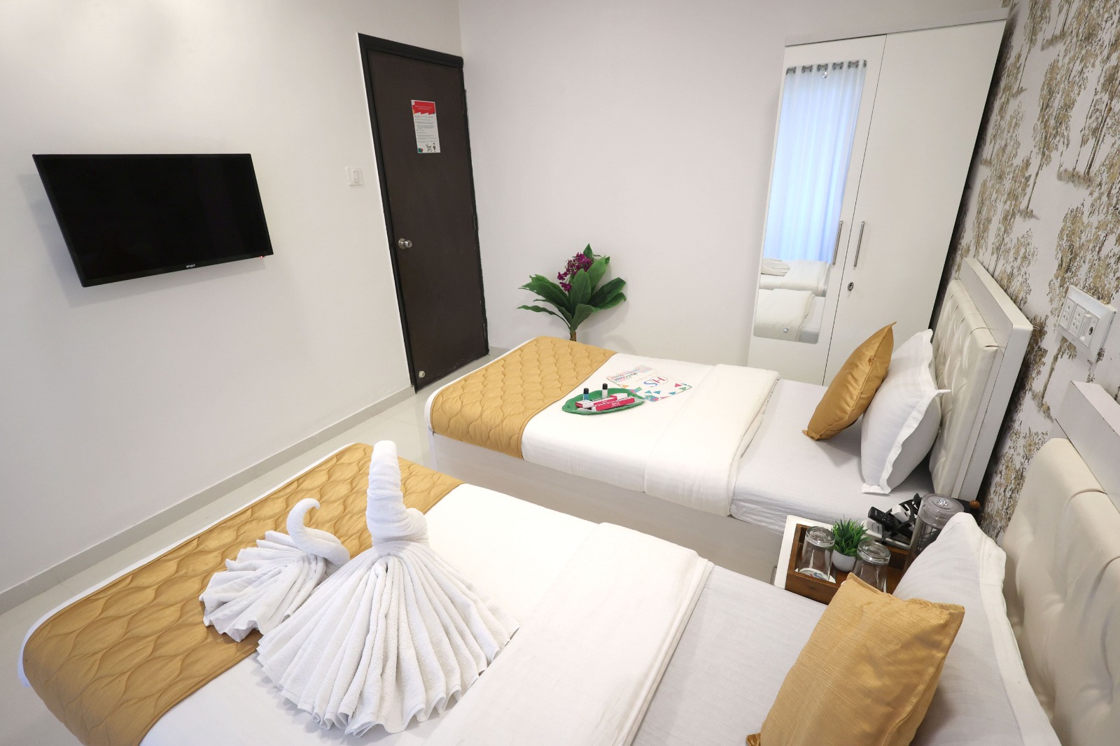 2 Bedroom Luxury Apartment near Goregaon Railway Station