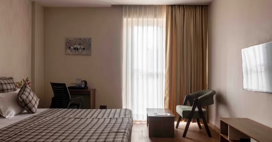 2 Bedroom Serviced Apartment on Golf Course Road