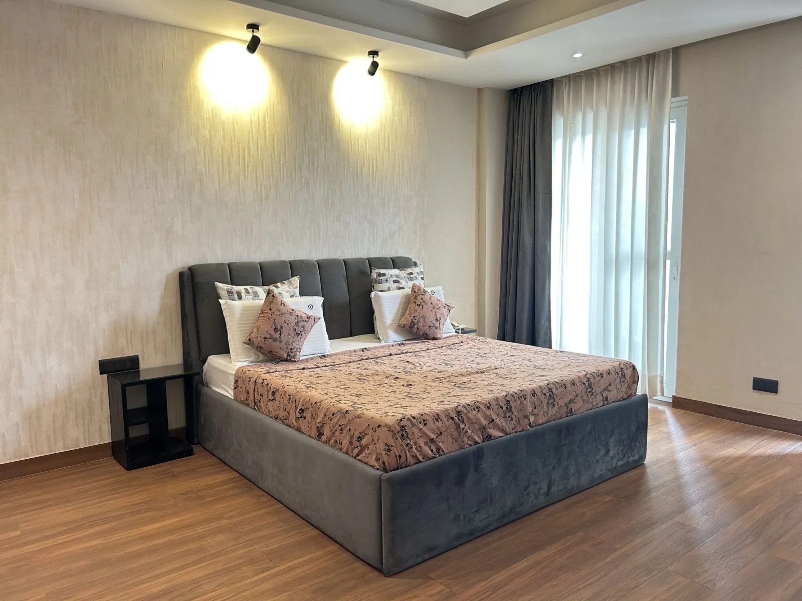 2 Bedroom Serviced Apartment on Golf Course Road