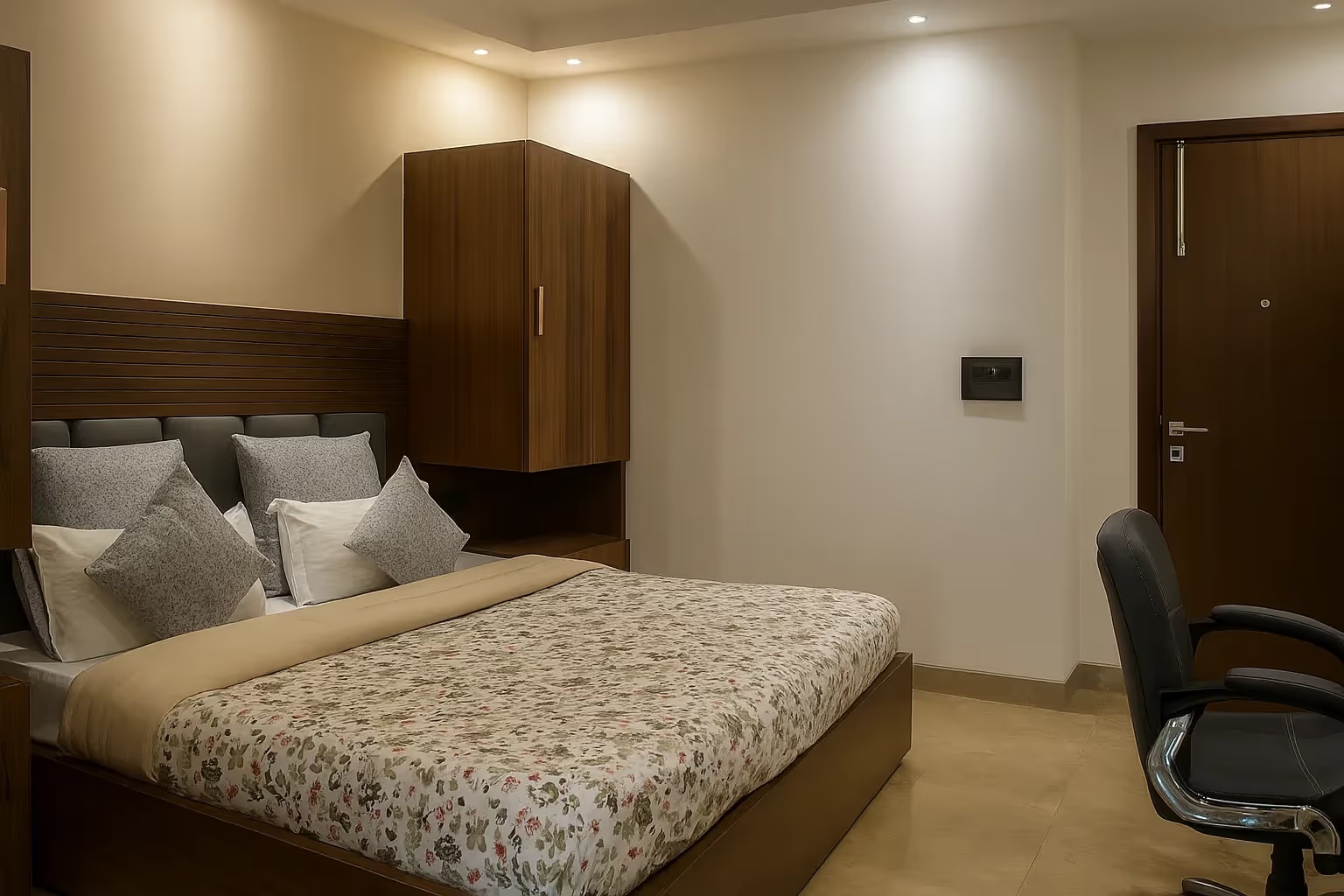 Spacious Studio Apartment in Sushant Lok 1