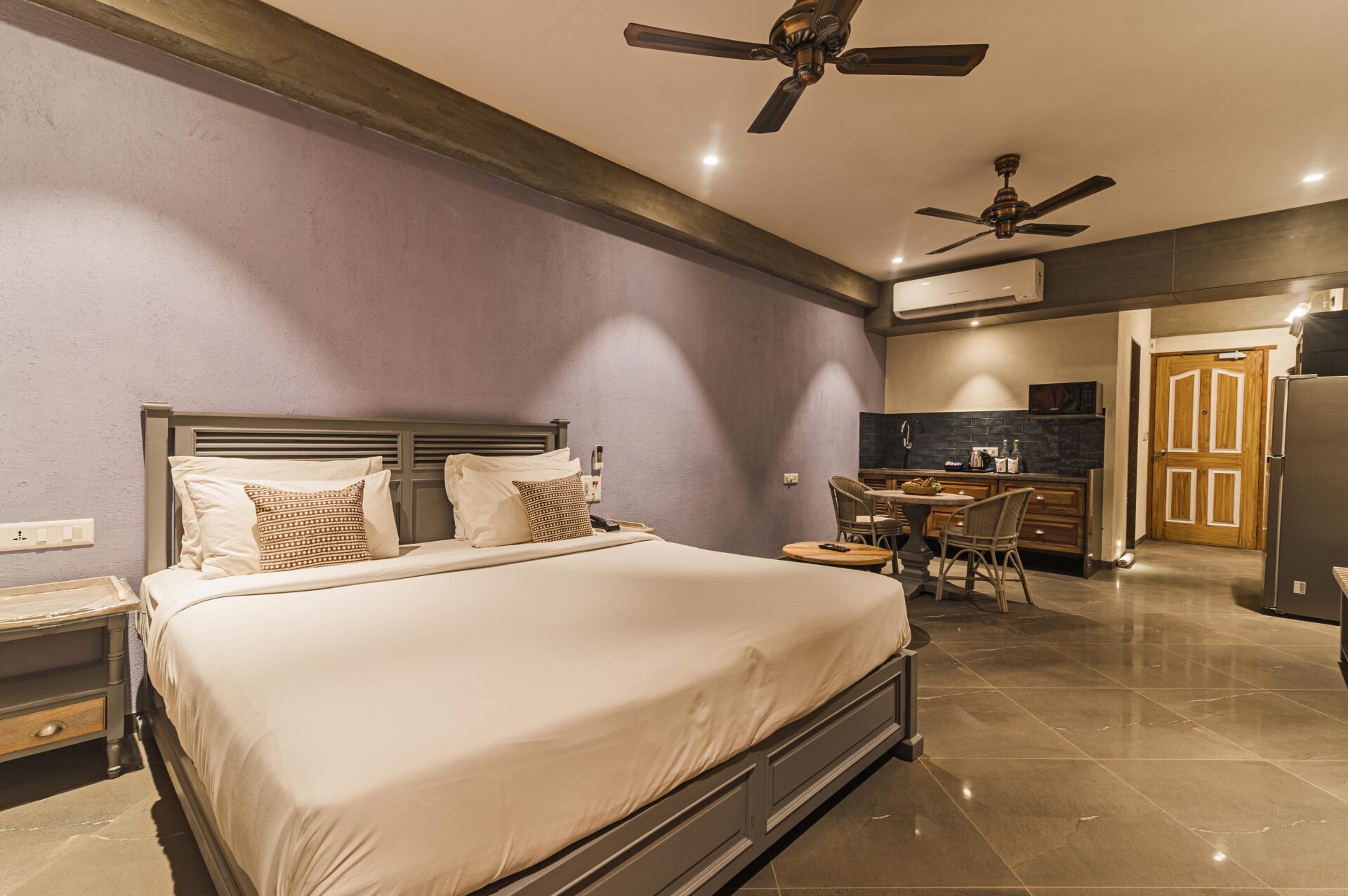 Aesthetic Serviced Residence on New city light road