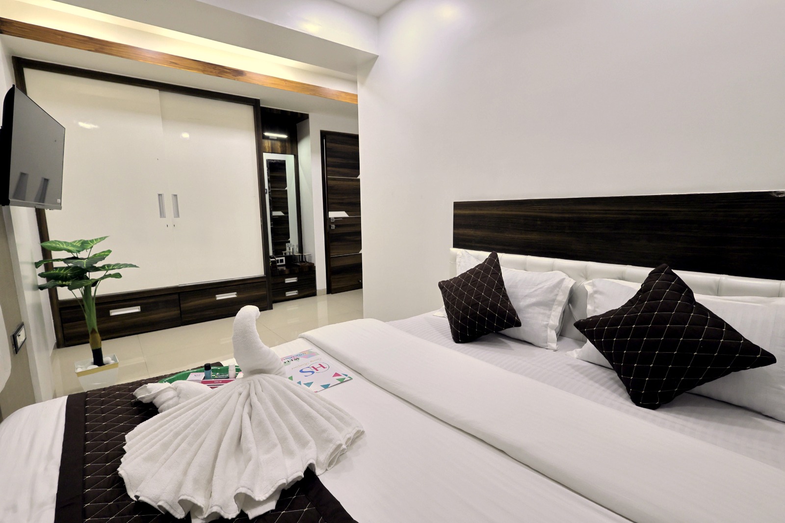 Luxurious 4 Bedroom Apartment in Gorai