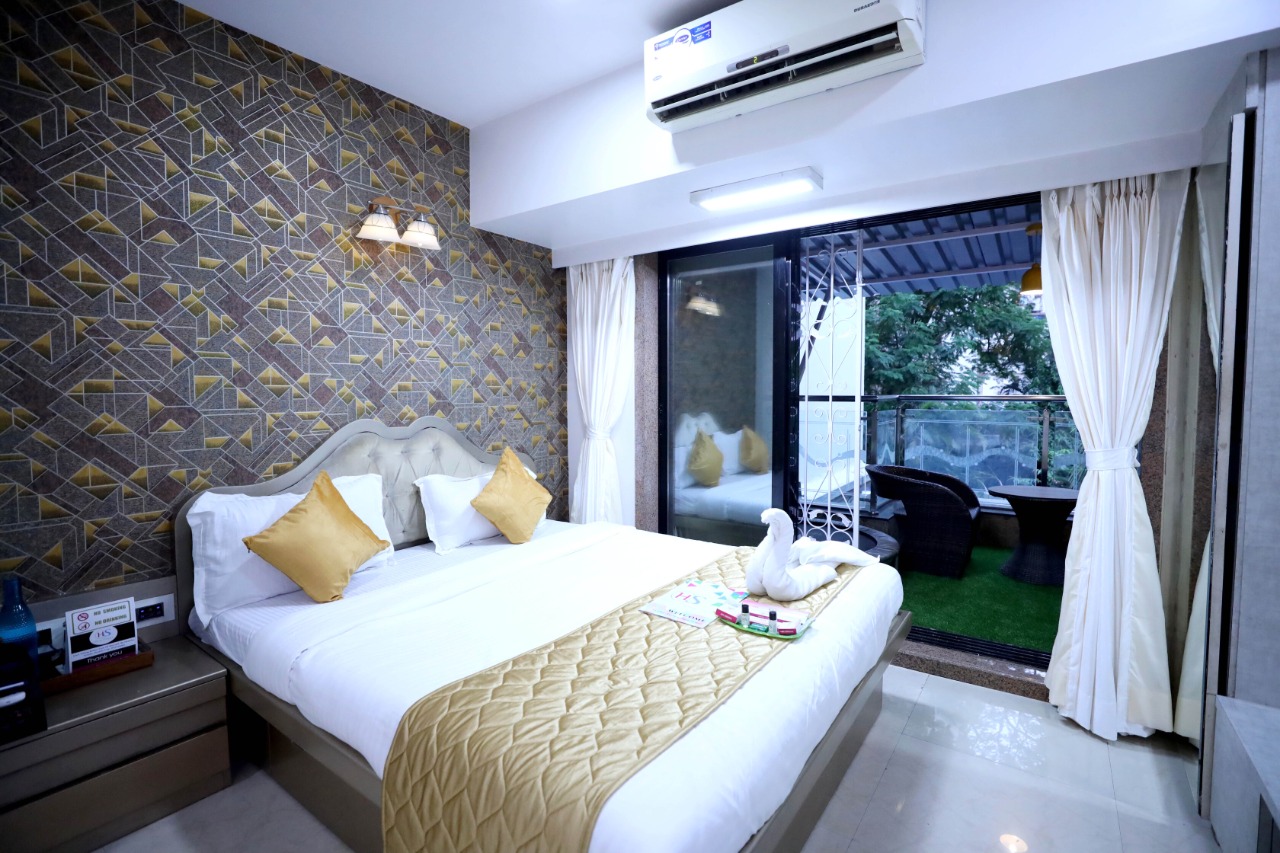 4 Bedroom Exotic Villa with Swimming Pool in Asha Nagar Kandivali