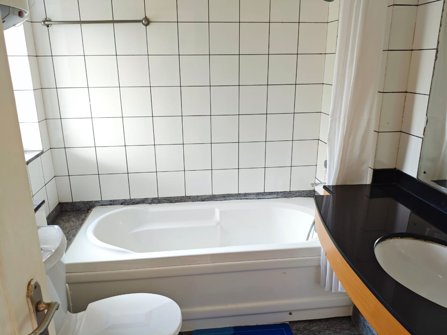 2 BR Serviced Apartment on Golf Course Rd