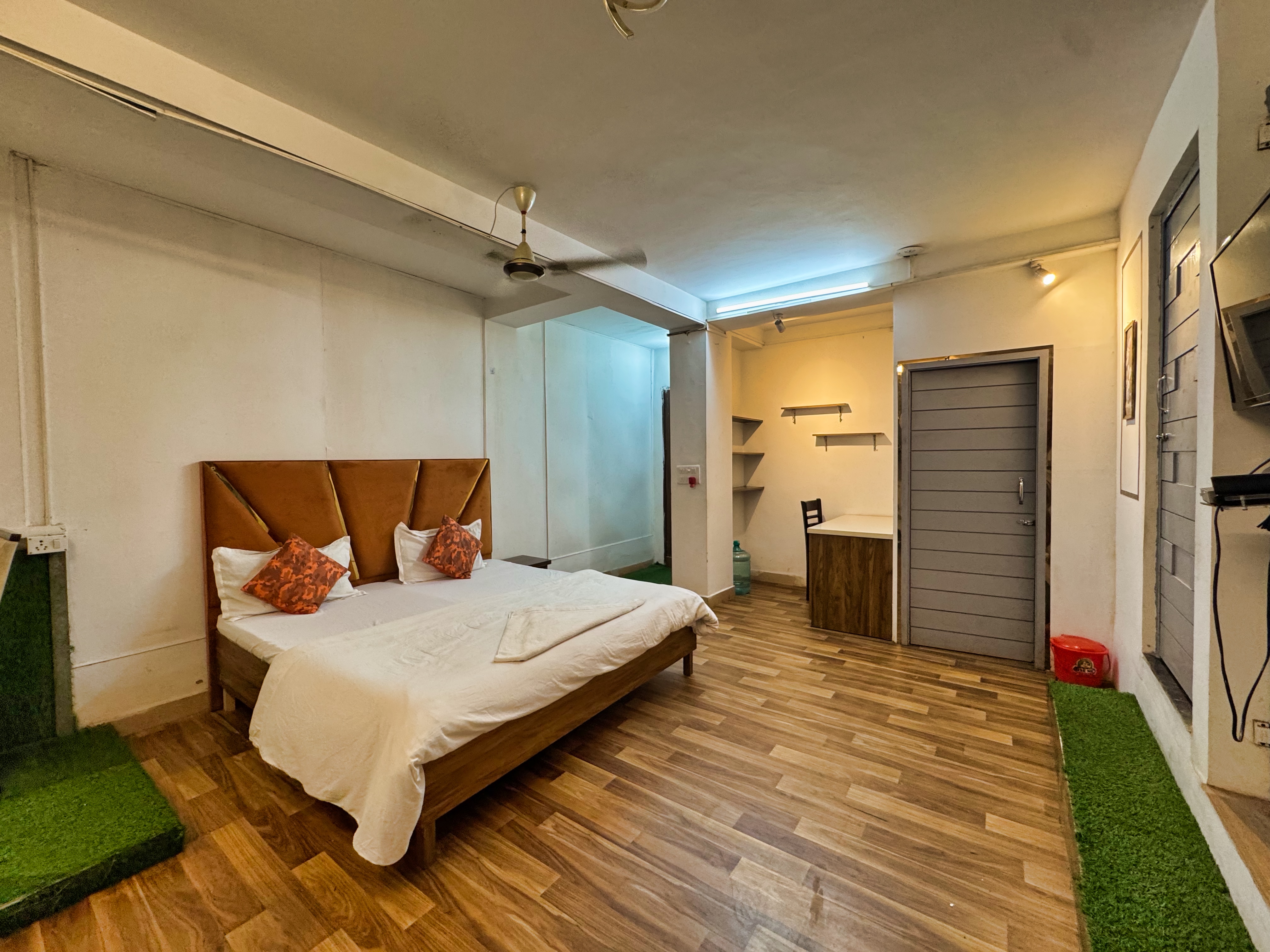 Classic Studio in Saket