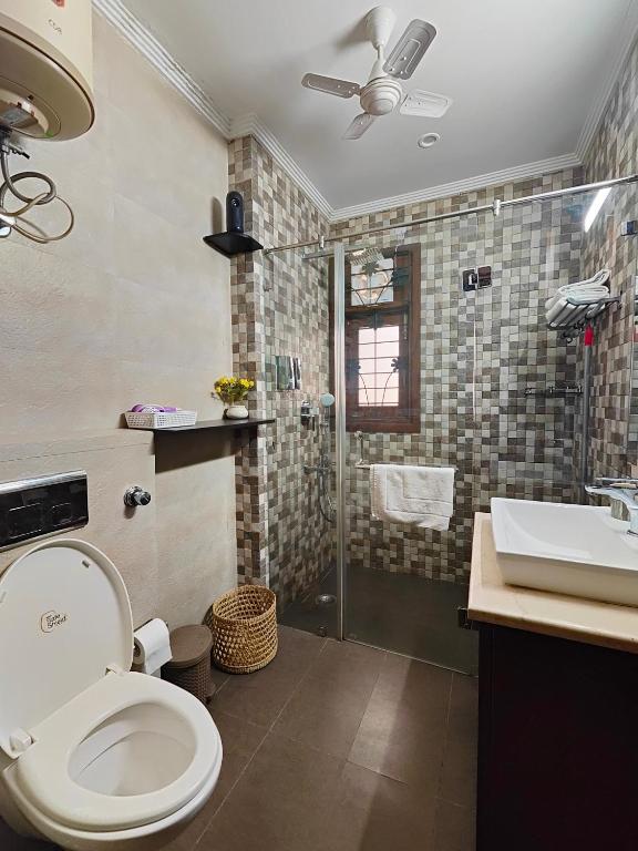 Opulent 1 Bedroom Apartment in Greater Kailash Two