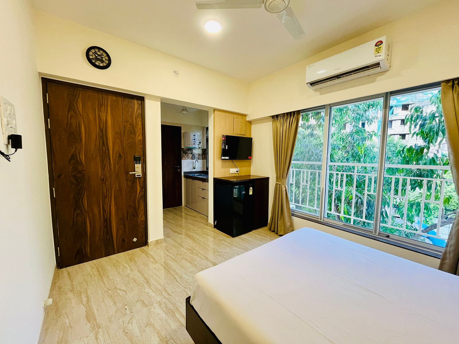 Spacious Studio Apartment @ Malad West
