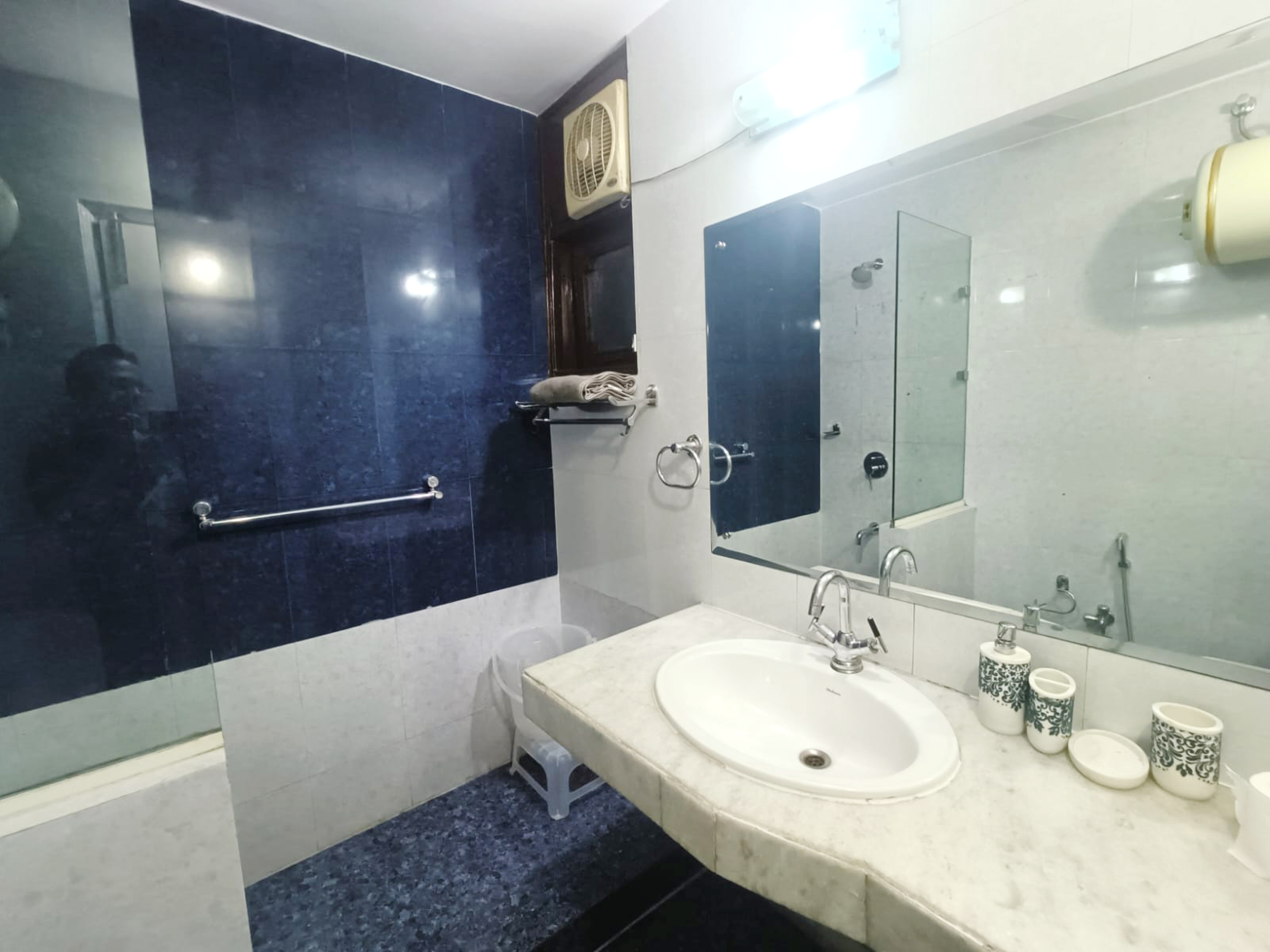 Refined 3 Bedroom Apartment in Greater Kailash