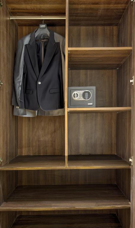 Deluxe Studio Apartment in Ashok Nagar