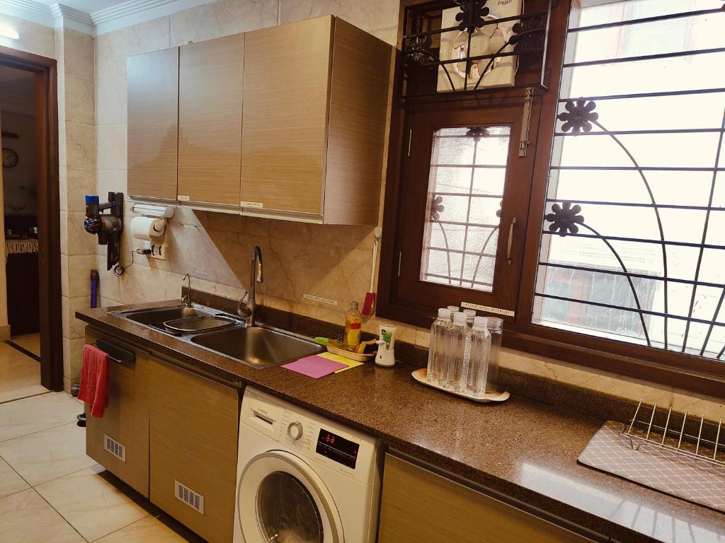 Opulent 1 Bedroom Apartment in Greater Kailash Two