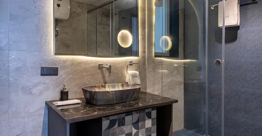 Spacious 4 Bedroom Apartment in Sushant Lok 2