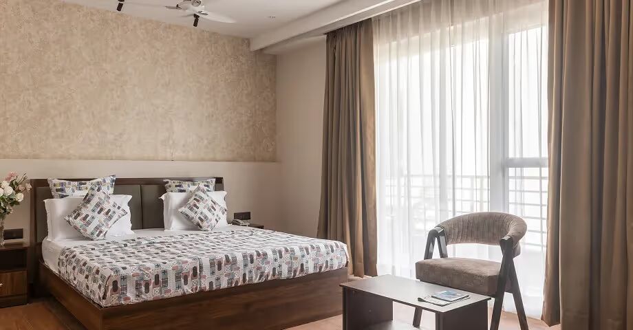 Spacious 4 Bedroom Apartment in Sushant Lok 2