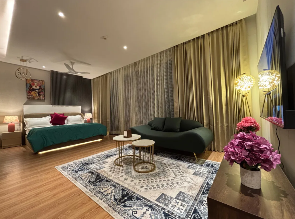 Chic Studio near Urbana