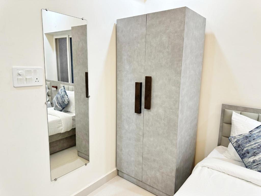 Luxury Suites in Hitech Area