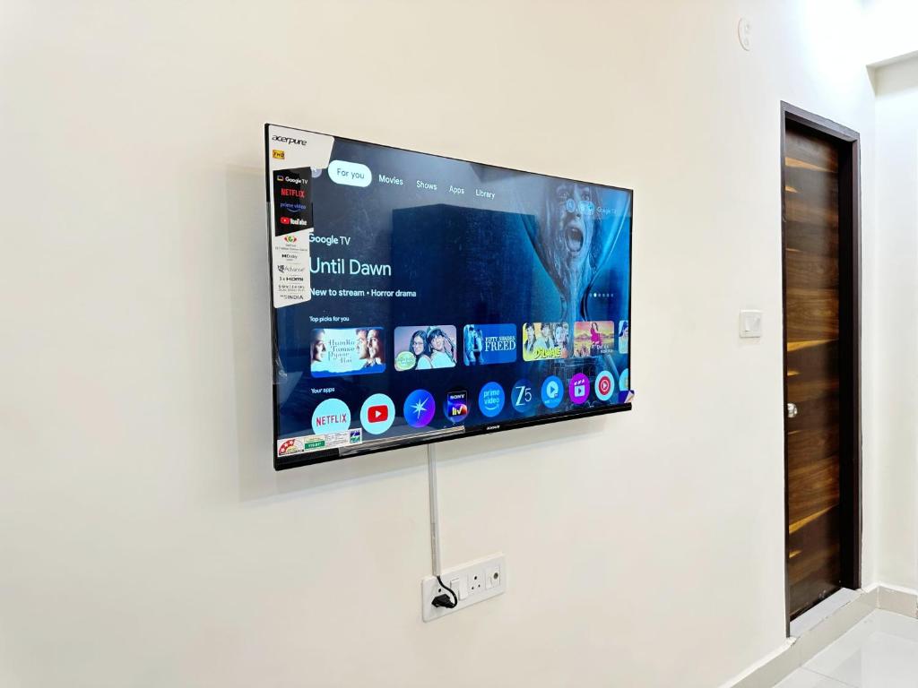 Luxury Suites in Hitech Area