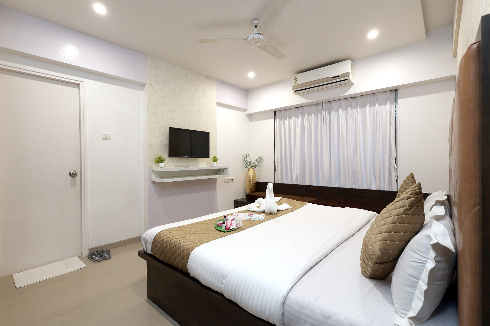 Deluxe 3 Bedroom Serviced Apartment near MIDC Andheri