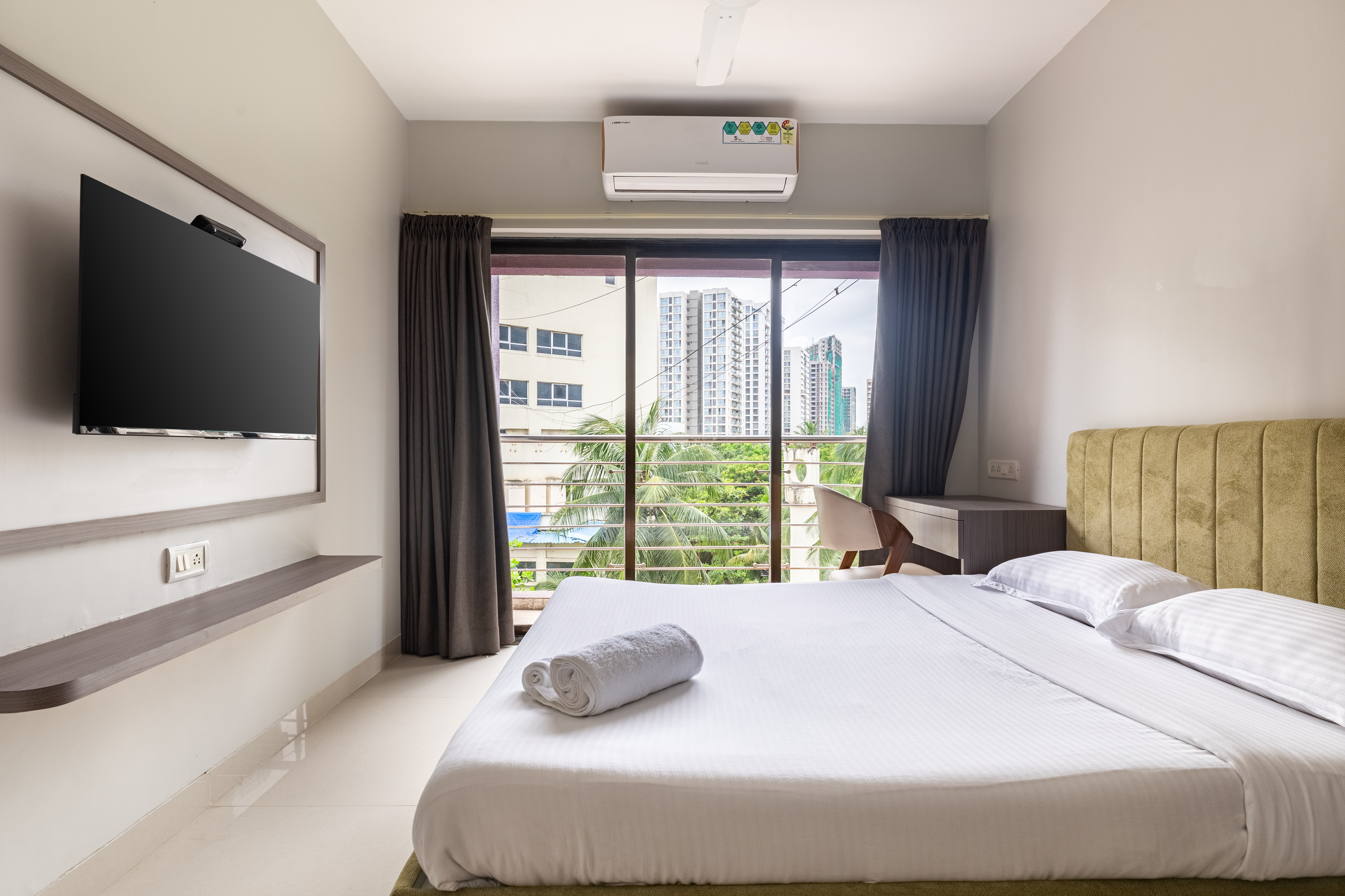 Refined 2 Bedroom Apartment near BKC