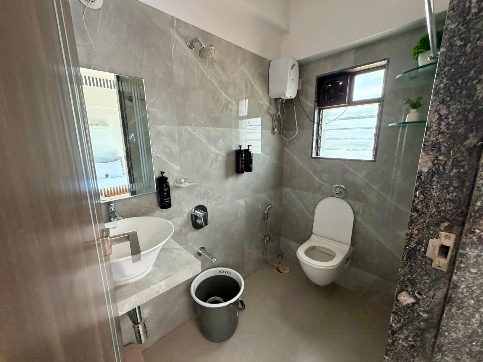 2 BHK @ Kandivali East