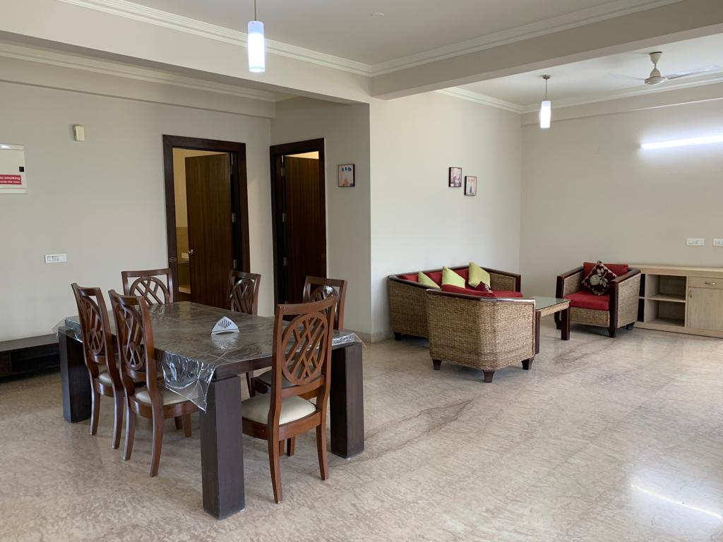 Grand Royale Residence in Brookefield