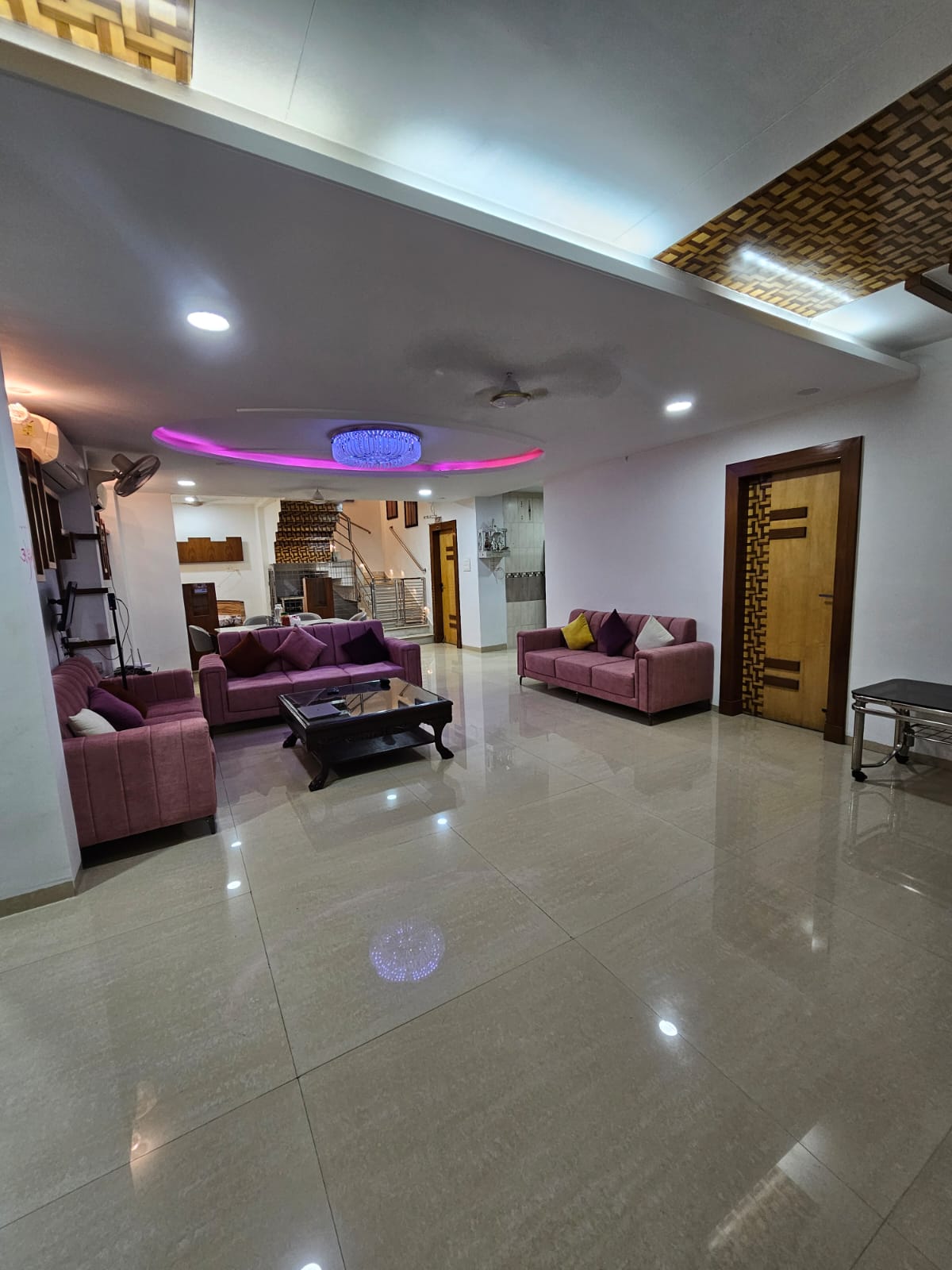 Entire 6 bedroom Apartment in Chichwad