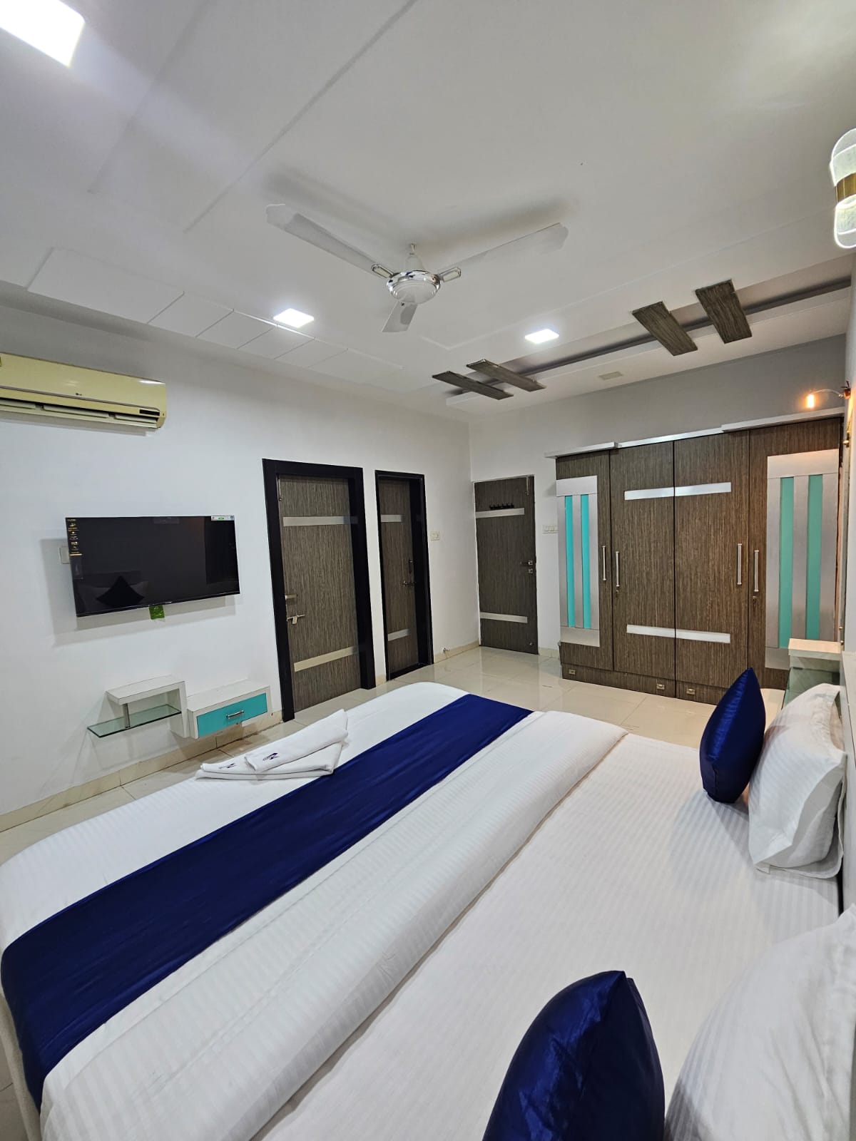 Entire 6 bedroom Apartment in Chichwad