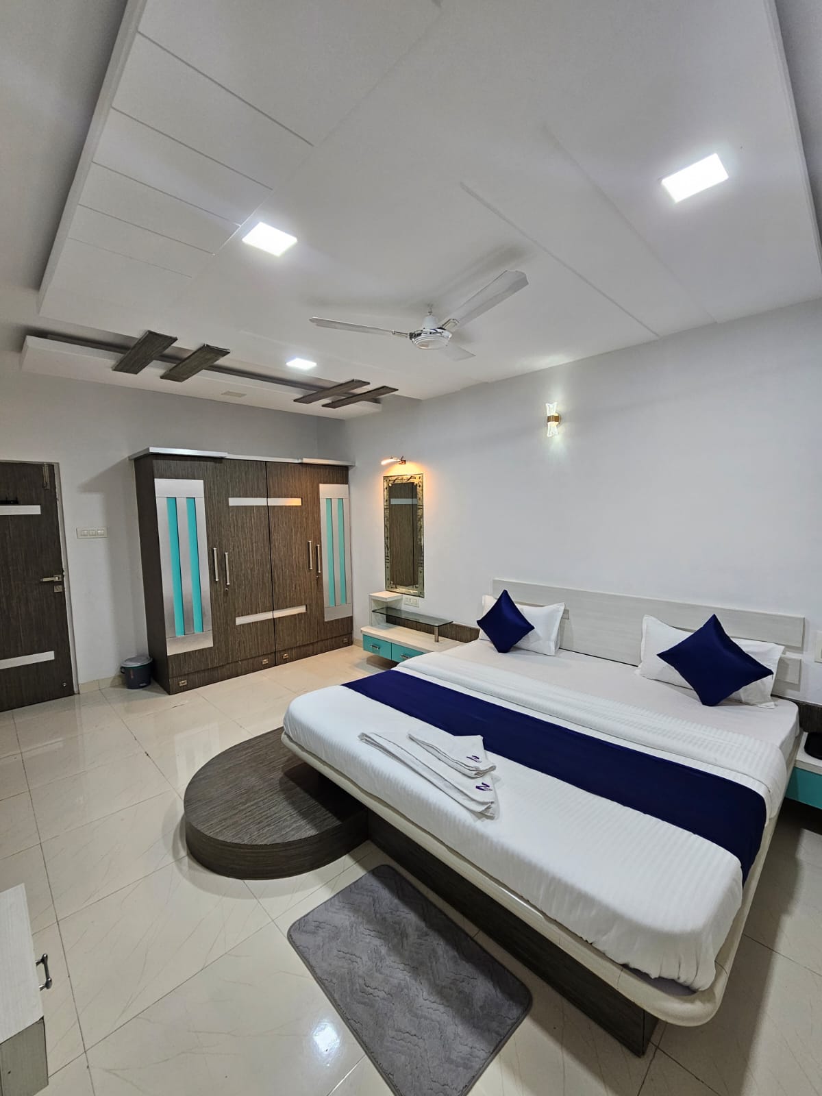 Entire 6 bedroom Apartment in Chichwad