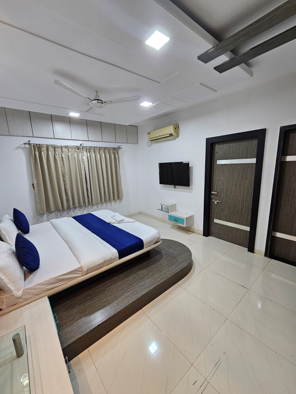 Entire 6 bedroom Apartment in Chichwad