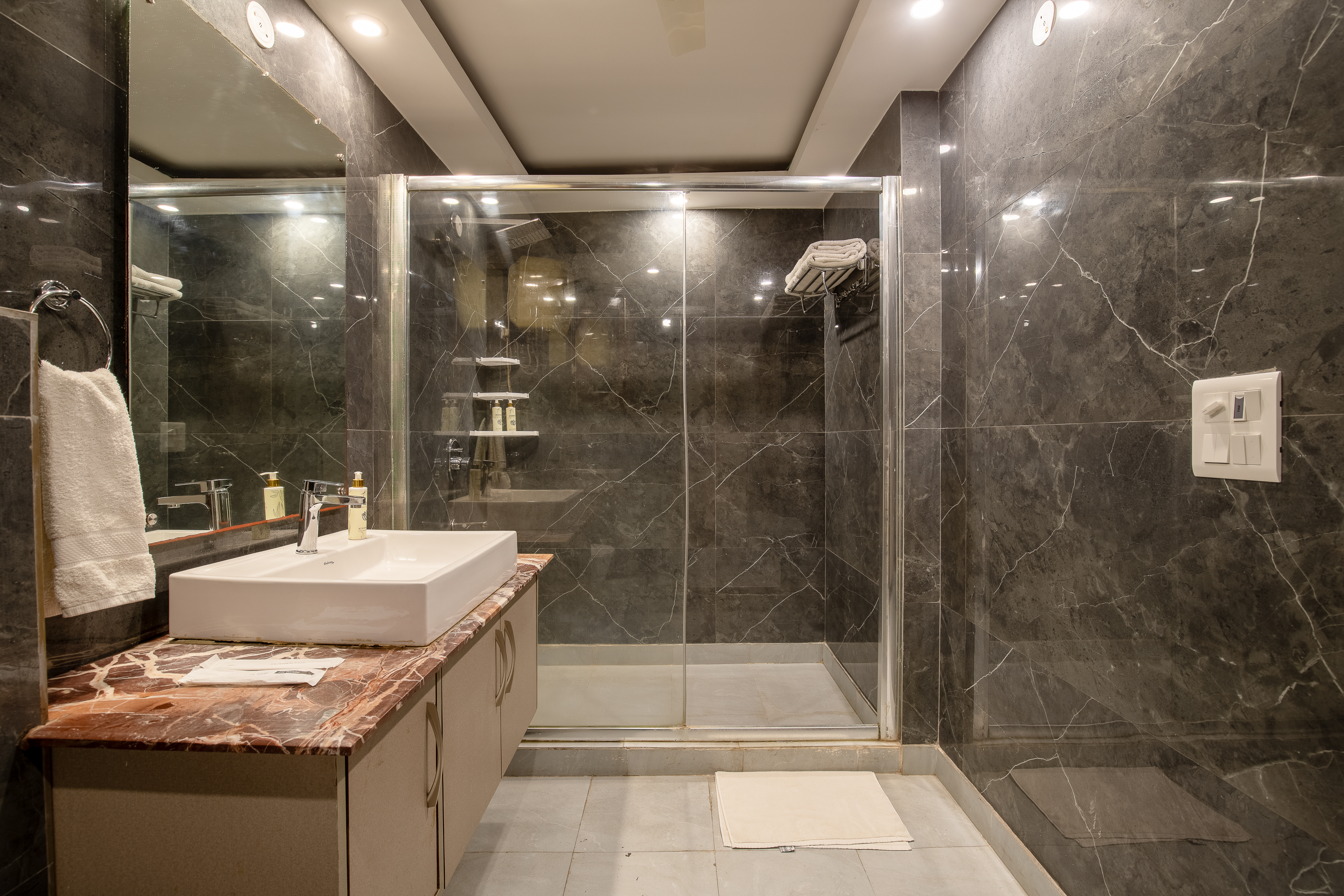 Superior 3 Bedroom Apartment on South Extension 2