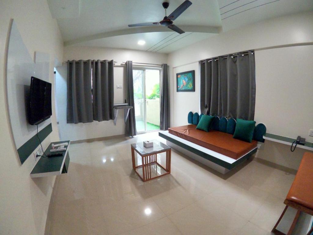 Elite Residences in Shivaji Nagar