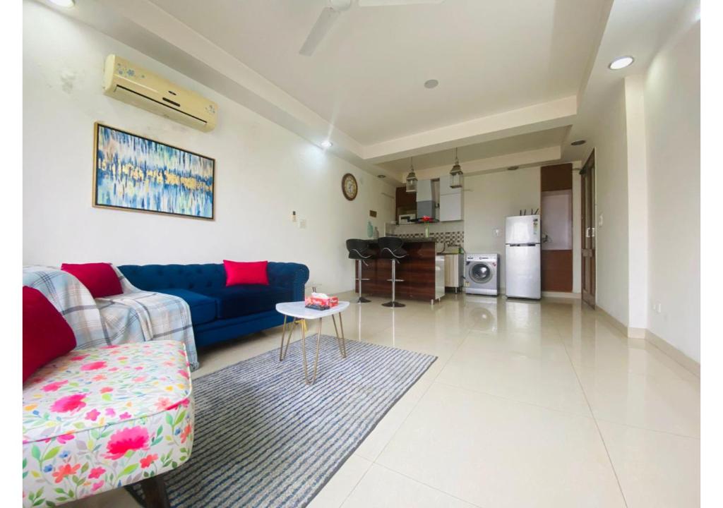 Select Living Spaces