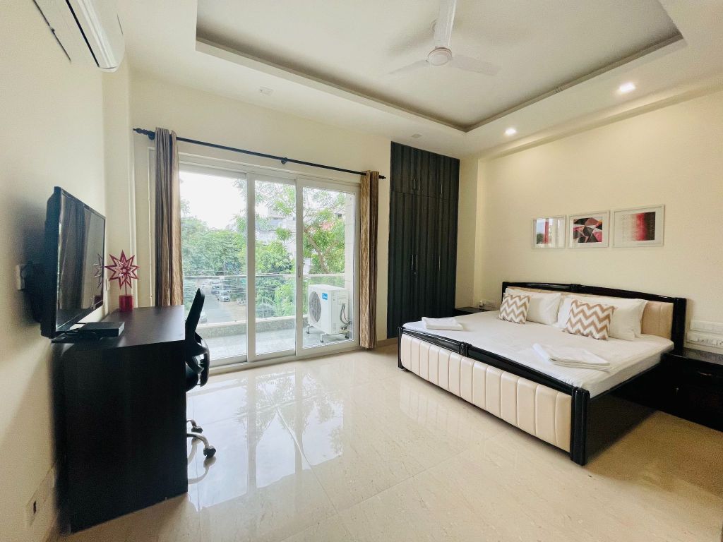 Premium Serviced Apartment in DLF Phase TWO