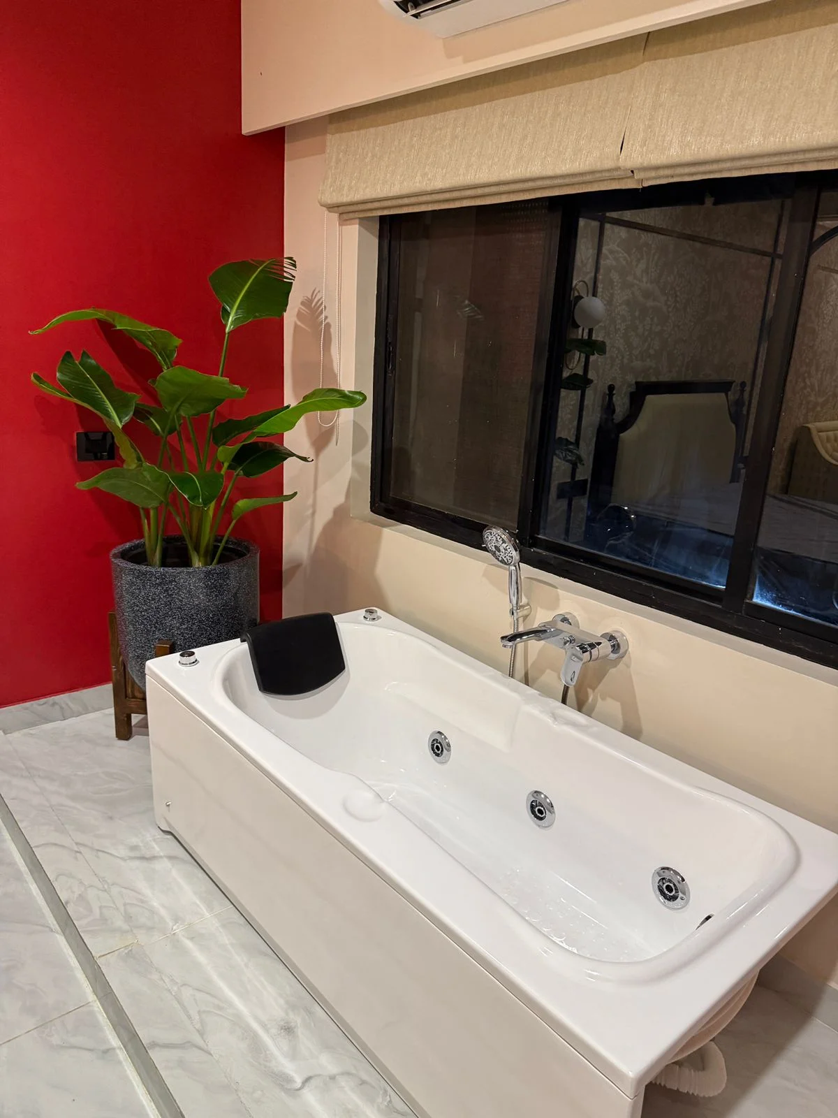 Studio Apartment with Jacuzzi in Koregaon Park