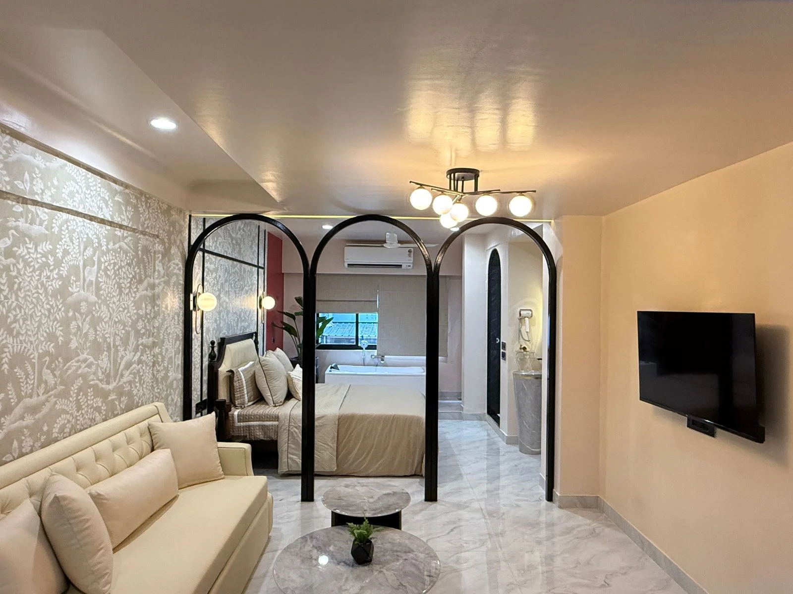 Studio Apartment with Jacuzzi in Koregaon Park