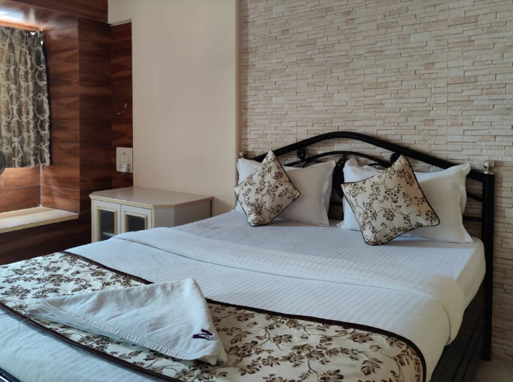 Elite Studio Apartment in Lower Parel