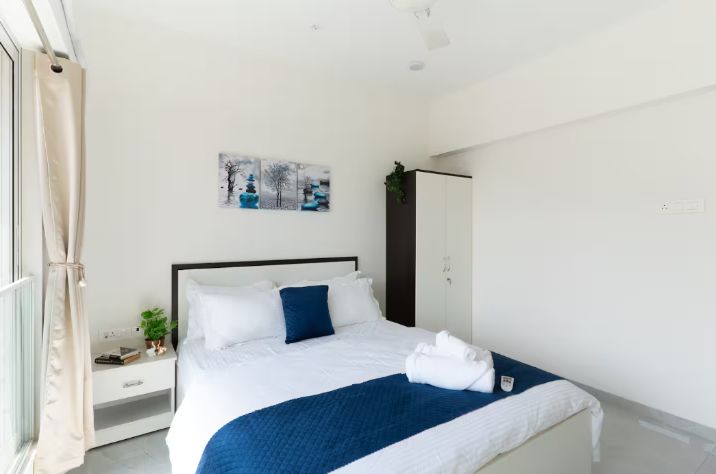 Comfortable 2 BHK Apartment near Bandra